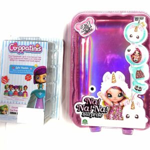 Toys L'Originale NaNANa!! Surprise !! - Na!! Na! Na! Surprise! - Bambola con Pompon Modello Cerchio + Una Simpatica Sorpresa Cappatinis [ BAMBOLINE Che Diventano Simpatiche TAZZINE ]