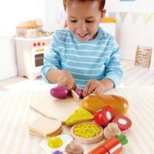 Hape novità dell'anno  Hape E03110 - Set alimenti in legno da tagliere - Hape la migliore !!!!!