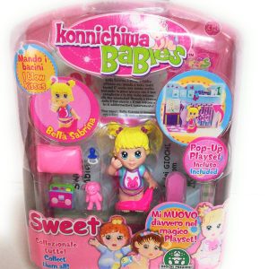 Konnichiwa Babies - 1 Blister personaggio Bella Sabrina + Playset Pop-Up inluso Giochi Preziosi GPZ11844