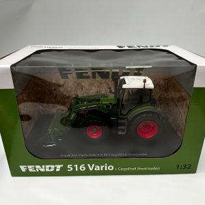 UNIVERSAL HOBBIES COLLECTION FENDT VARIO 516 CON PALA SCALA 1:32 UH 4981