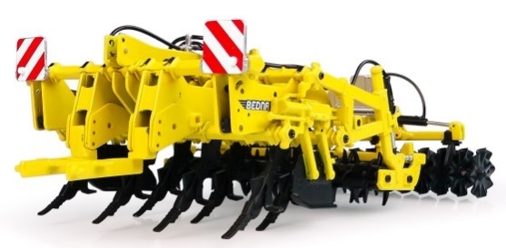 Universal Hobbies COLLECTION - BEDNAR SCALA 1/32 uh 6217