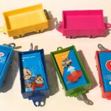 TRENINO THOMAS MODELLO N GLR09  - 3,5 CM CIRCA - CON GANCI CIRCA 5 CM E ALTEZZA CIRCA 3 CM - immagine 2