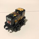 TRENINO THOMAS MODELLO N GLP99  - 3,5 CM CIRCA - CON GANCI CIRCA 5 CM E ALTEZZA CIRCA 3 CM