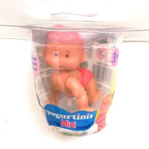 Mini Yogurtinis Barattolo con Bambola Profumata 7,5 cm, Carol Apple di Giochi Preziosi GPZ18407