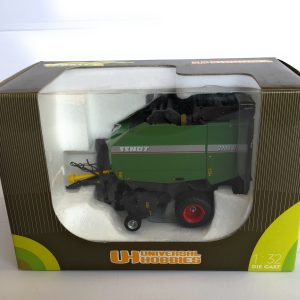 UNIVERSAL HOBBIES COLLECTION PRESSA FENDT 2900  SCALA 1/32 UH  2658