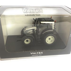 UNIVERSAL HOBBIES COLLECTION VALTRA  N 111 SILVER UH 2932 (DIFETTOSO)SCALA 1/32