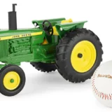 ERTL PRESTIGE EDITION Ertl John Deere Field Of Dreams Tractor With Baseball 2640 45899 scala 1/16 - immagine 2
