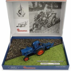 UNIVERSAL HOBBIES COLLECTION FORDSON Super Dexta avec charrue 2 Corps RANSOMES TS 54A - Limité à 1000 ex. SCALA 1:32 UH 6377