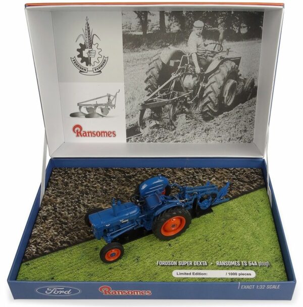 UNIVERSAL HOBBIES COLLECTION FORDSON Super Dexta avec charrue 2 Corps RANSOMES TS 54A - Limité à 1000 ex. SCALA 1:32 UH 6377