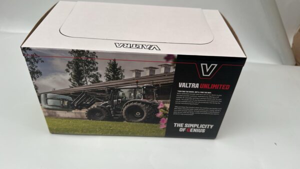 UNIVERSAL HOBBIES VALTRA G135 UNLIMITED GREY SCALA  1:32 UH 6746 - immagine 4