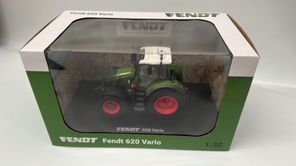 UNIVERSAL HOBBIES NEW FENDT 620 VARIO  SCALA 1:32 UH 6666