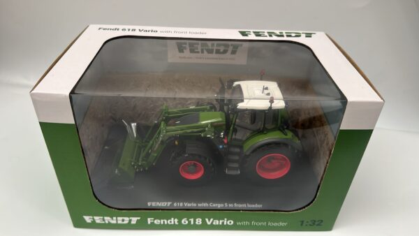 UNIVERSAL HOBBIES NEW FENDT 618 VARIO con pala frontale - with front loader SCALA 1:32 UH 6688