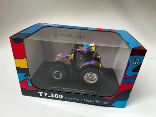 UNIVERSAL HOBBIES COLLECTION NEW HOLLAND BASILDON 60 YEARS   SCALA 1:32 UH 6698
