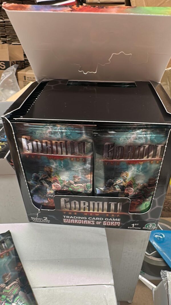 TOYSGIOCATTOLI Gormiti - TRADING CARD GAME GORMITI GUARDIAN OF GORM - box 48 bustine -10 CARTE INCLUSE ogni bustina - prima edizione per Bambini a Partire dai 4 Anni  8056379188124